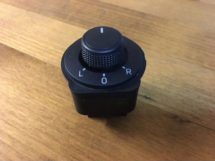 Блок управления зеркалами Skoda Octavia A7 CJZ