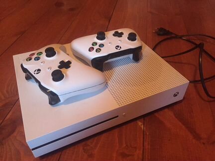 Xbox One S 500gb + 2 Джойстика, Crash bandicoot, R