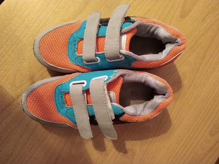 Продам кроссовки