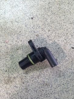 Датчик распредвала 04C907601