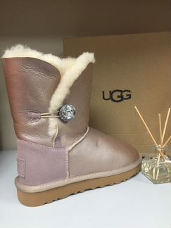 Угги с пуговицей