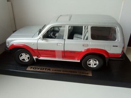 Масштабная модель 1:18 Tоyota Land Cruiser 1992 г