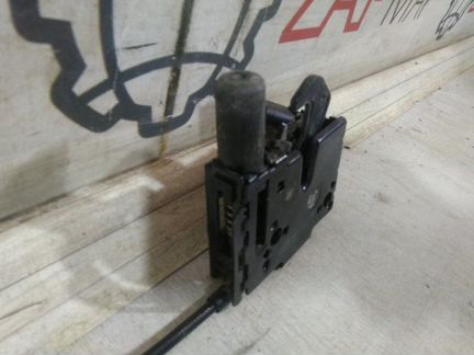 Замок капота Audi A4 B9 2015