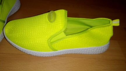 Кроссовки женские