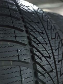 225 40 18 Goodyear ultrgrip 8