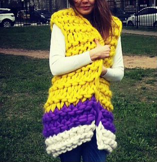 Жилет вязаный