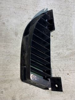 Решетка радиатора передняя левая Mitsubishi Colt