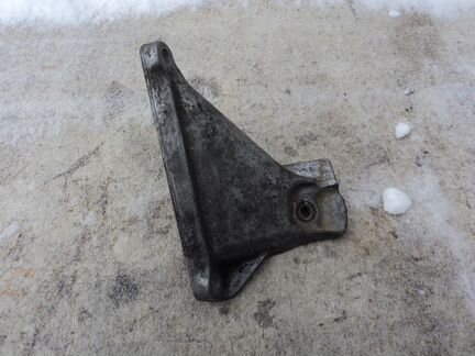 Кронштейн двигателя левый BMW E60 M75