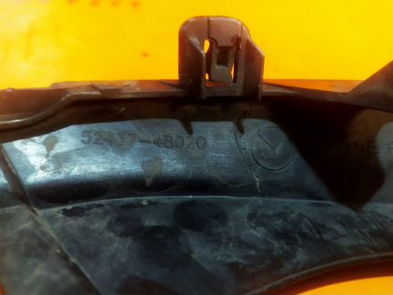 Накладка бампера передняя правая Lexus Rx 4