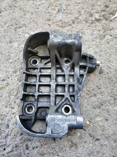 Кронштейн генератора 3.0 дизель VW Туарег Ауди Q7