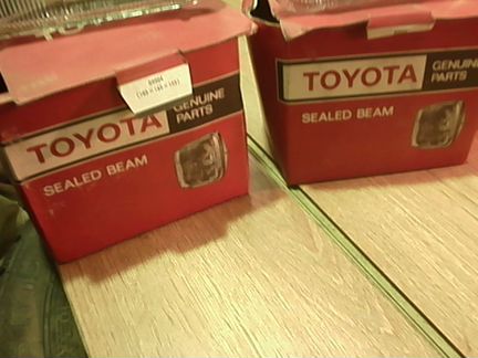 Фара Toyota нов.+б/у 2шт