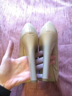 Туфли/босоножки лаковые,бежевые