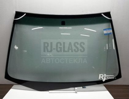 Лобовое стекло на Mitsubishi Lancer 9