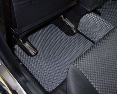 Новые коврики в салон Nissan Primera