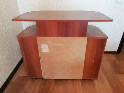 Тумба под телевизор на колёсиках