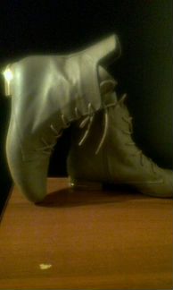 Женские ботинки