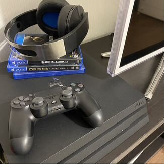 PS4 Pro 1TB + Sony Platinum Wireless Headset+3игры
